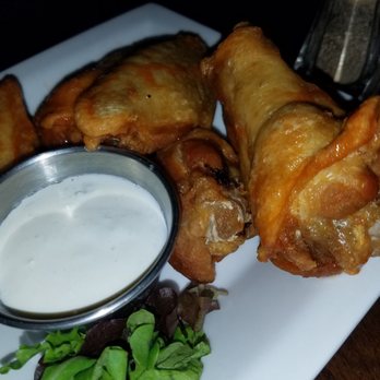 Tavern On Broadway - Uninspired wings - American Near Me - Newport, Rhode Island