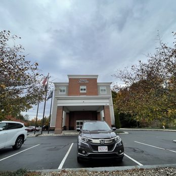 Hampton Inn & Suites Exeter - Parking - Hotels Near Me - Exeter, New Hampshire Hampton Inn & Suites Exeter - Parking - Hotels Near Me - Exeter, New Hampshire