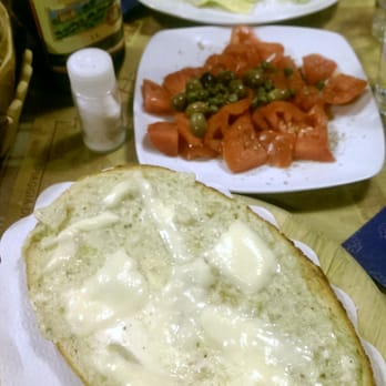 Il Pirun - Ricotta spinach and pistachio raviloi, pomodoro and olive salad,    and artichoke bruschetta. - Italian Near Me - Corniglia, SP