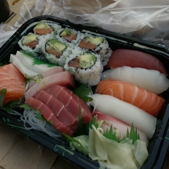 KanaHashi - 10 piece sashimi w salmon avocado, so fresh and delicious!! - Japanese Near Me - Brooklyn, New York