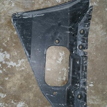 Autobody Denton CARSTAR - Broken rear bumper cover bracket that holds the bumper cover to the body... I mentioned the issue countless times over 2+ yrs! - Body Shops Near Me - Denton, Texas