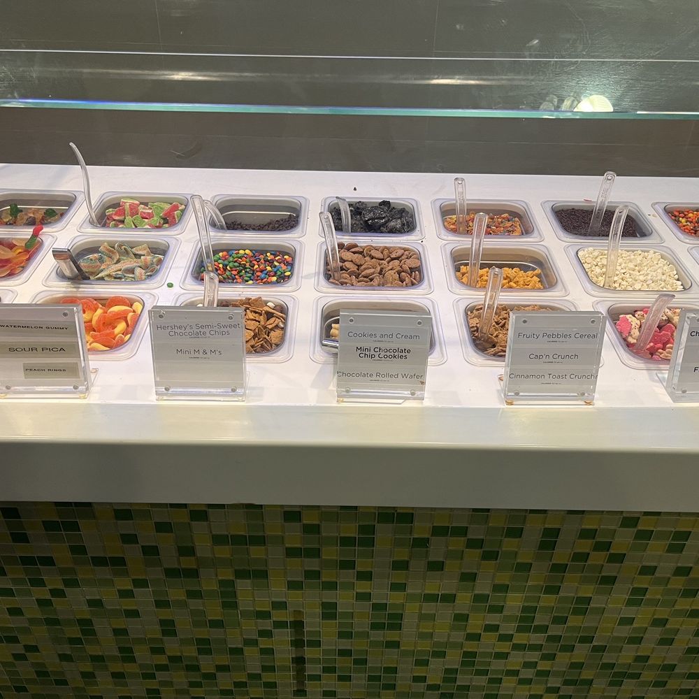 Yogurtland - Candy bar - Ice Cream & Frozen Yogurt Near Me - Thousand Oaks, California