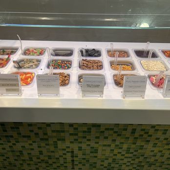 Yogurtland - Candy bar - Ice Cream & Frozen Yogurt Near Me - Thousand Oaks, California Yogurtland - Candy bar - Ice Cream & Frozen Yogurt Near Me - Thousand Oaks, California