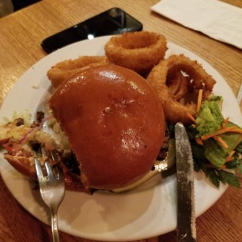 The Kettle - Burger w onion rings - below average - Diners Near Me - Manhattan Beach, California