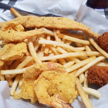 Flying Fish - Combo basket of 1 catfish filet and 4 shrimp that comes with fries and 2 hushpuppies - Seafood Near Me - Memphis, Tennessee