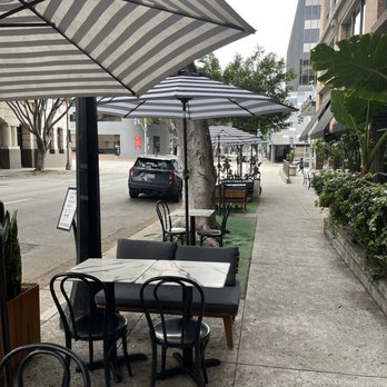 Republik Coffee - Gloomy but a lovely front patio for a "sunny" day - Coffee & Tea Near Me - Pasadena, California