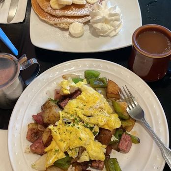 New Taraval Cafe - Brisket Hash, Banana Pancakes - Breakfast & Brunch Near Me - San Francisco, California