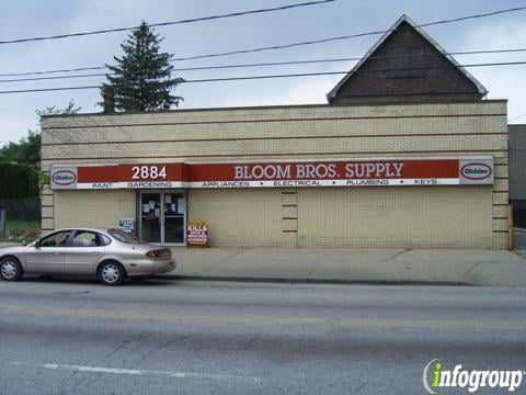 BLOOMIN’ BROTHERS Bloom Brothers Supply on 116th & Buckeye. Pictures are from 1948