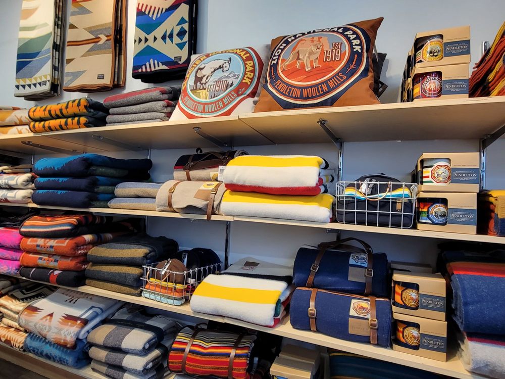 PENDLETON Updated August 2024 13 Photos 7347 SW Bridgeport Rd