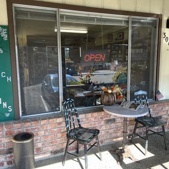Bay Briar Shoppe - Storefront table and chairs to enjoy the sun. - Tobacco Shops Near Me - Soquel, California