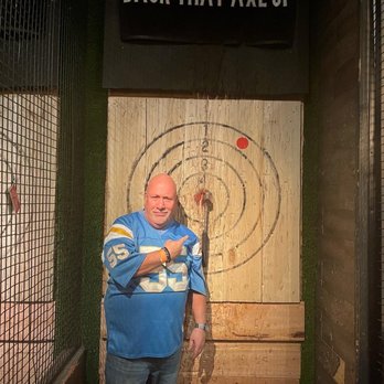 Kick Axe Throwing - Wow, this guy is good!! - Bars Near Me - Brooklyn, New York