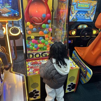 Chuck E. Cheese - The dog game! - Pizza Near Me - Dublin, California