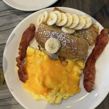 Blueberry Hill Breakfast Cafe - Banana Nut Bread French Toast - Breakfast & Brunch Near Me - Tinley Park, Illinois Blueberry Hill Breakfast Cafe - Banana Nut Bread French Toast - Breakfast & Brunch Near Me - Tinley Park, Illinois