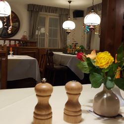 Alte Post - Gastraum mit Tischdeko