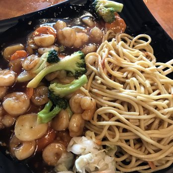 Okii Mama - Honey glazed shrimp with stir fried noodles - Asian Fusion Near Me - Columbia, Missouri