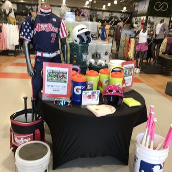 DICK'S Sporting Goods - Outdoor Gear Near Me - Roseville, California