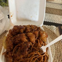 Deluxe Chow Mein W/chicken, Shrimp, Beef