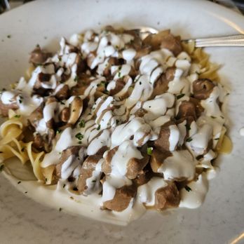 Wally's American Pub N Grill - Stroganoff - Gastropubs Near Me - Phoenix, Arizona