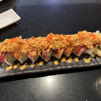 Sakura Bistro Tapas & Sake Bar - Titanic Roll - Sushi Bars Near Me - Oakland, California