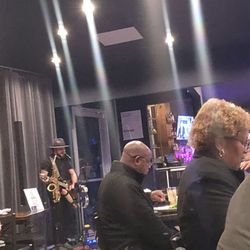 HT Seafood Company - Live music