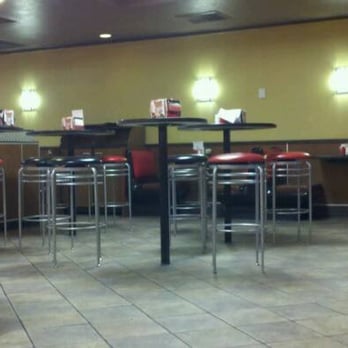 Carl's Jr - Fast Food Near Me - Fillmore, California