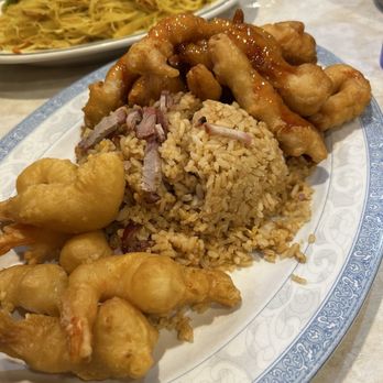 King Wah Restaurant & Lounge - Sweet and sour pork and shrimp combo - New American Near Me - Klamath Falls, Oregon