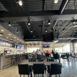 81 North Kitchen and Tap - Inside