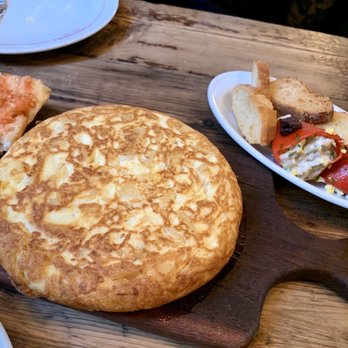 Casa Lolea - Spanish "tortilla" off regular menu and red pepper stuffed with tuna and salmon off daily menu - Tapas Bars Near Me - Barcelona, B