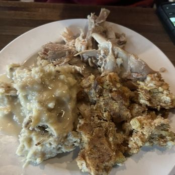Hidden Pines Restaurant - Turkey, stuffing, mashed potatoes - American Near Me - Branson, Missouri Hidden Pines Restaurant - Turkey, stuffing, mashed potatoes - American Near Me - Branson, Missouri