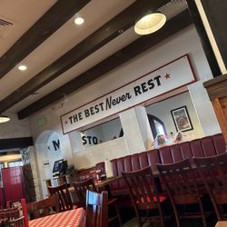Famous Dave's BBQ - Dining area