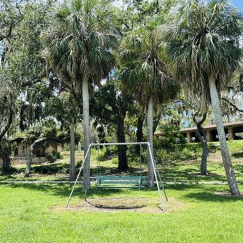 A. L. Anderson Park - One of several swings to enjoy the scenic view of Lake Tarpon - Parks Near Me - Tarpon Springs, Florida A. L. Anderson Park - One of several swings to enjoy the scenic view of Lake Tarpon - Parks Near Me - Tarpon Springs, Florida