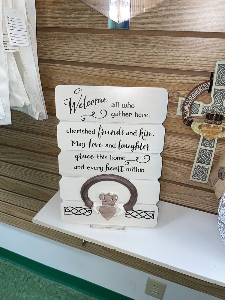 MOLLY MALONES IRISH GIFTS Updated October 2024 295 Canada St, Lake