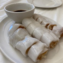 You tiao chang fen (rice roll with fried dough stick)