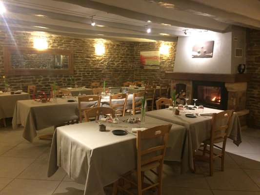 Restaurant L'Embellie (à 7 km de Cluny, En Bourgogne) by null
