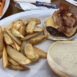 La Parrilla Burgers & Beer - Hamburguesa con papa wedge