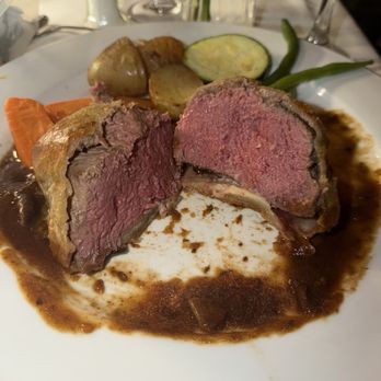 Papillon - Beef Wellington cooked medium rare - French Near Me - Fremont, California
