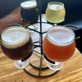 JB's Taphouse & Grill - Flight of beer - Pubs Near Me - Camas, Washington