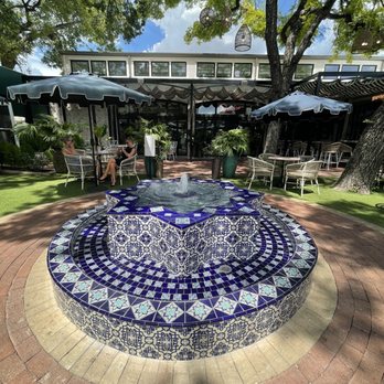 Paradiso - Patio - Bars Near Me - Dallas, Texas