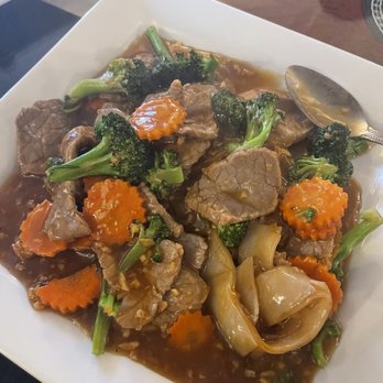 Siam Elephant - Rad Naa - Thai Near Me - Carpinteria, California Siam Elephant - Rad Naa - Thai Near Me - Carpinteria, California