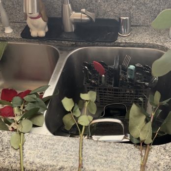 Safeway - Roses steams that r missing for my flower Arrangement - Grocery Near Me - Stockton, California