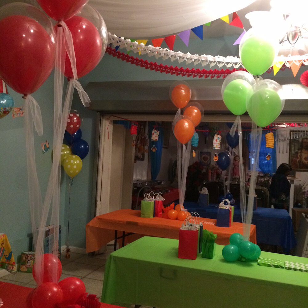 Love the centerpieces and balloon bouquets for my sons circus theme bday Love the centerpieces and balloon bouquets for my sons circus theme bday