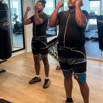 Posh Performance - Using electric muscle stimulation to get a full body work out while pumping the biceps. - Trainers Near Me