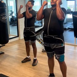 Posh Performance - Using electric muscle stimulation to get a full body work out while pumping the biceps.