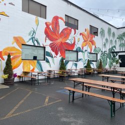 Aeronaut Brewing Company - Courtyard (see the unicorn)
