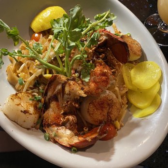 Poor Calvin's - Pad Thai with lobster and scallops - Asian Fusion Near Me - Atlanta, Georgia