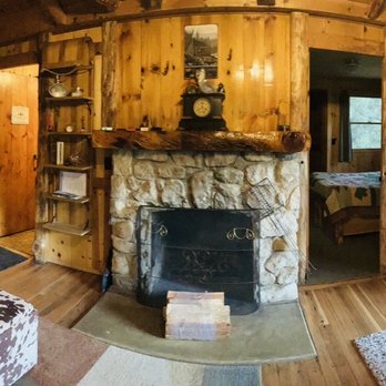 Idyllwild Vacation Cabins - Whispering Tree Top - Vacation Rental Agents Near Me - Idyllwild, California Idyllwild Vacation Cabins - Whispering Tree Top - Vacation Rental Agents Near Me - Idyllwild, California