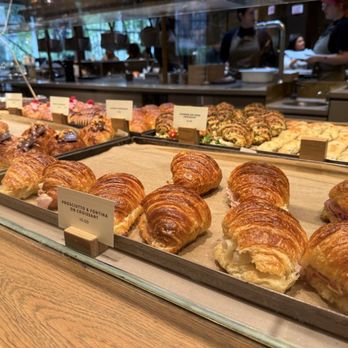 Starbucks Reserve Roastery Chicago - Coffee Roasteries Near Me - Chicago, Illinois Starbucks Reserve Roastery Chicago - Coffee Roasteries Near Me - Chicago, Illinois