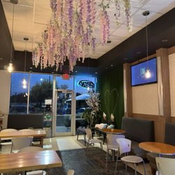 Ice & Bites Cafe - Inside