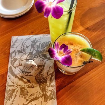 Tommy Bahama Restaurant - Pineapple Paradisio, Frozen Mai Tai - Cocktail Bars Near Me - Jupiter, Florida