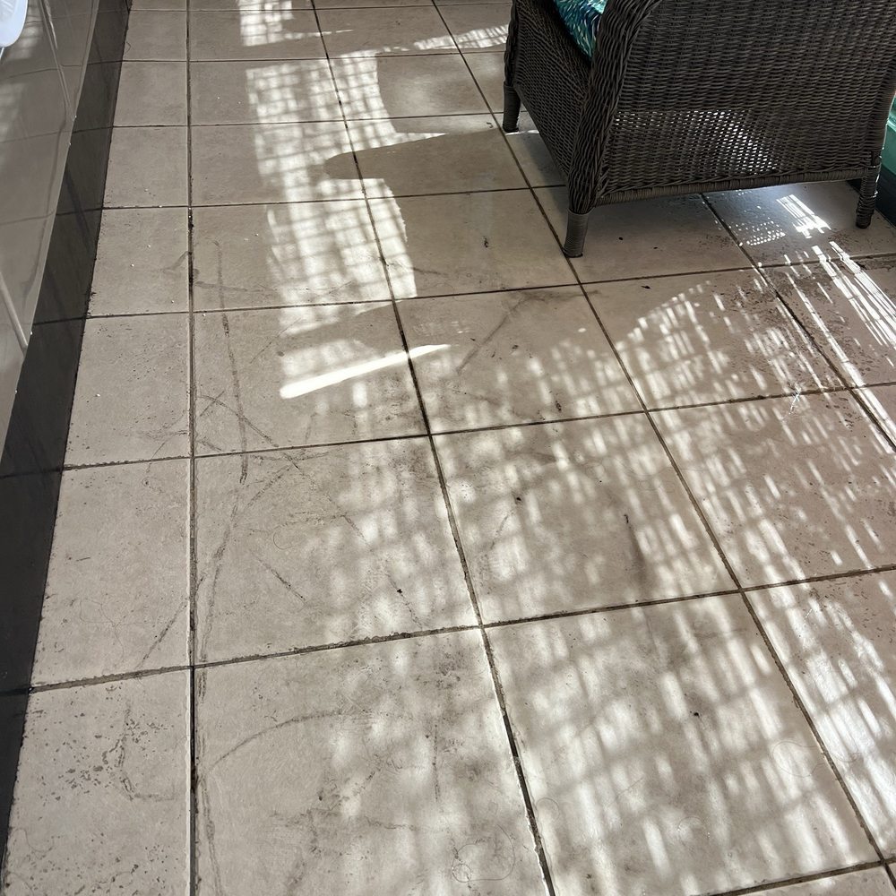 Turquoise Bubbles - Water all over the floor - Laundromat Near Me - San Diego, California Turquoise Bubbles - Water all over the floor - Laundromat Near Me - San Diego, California